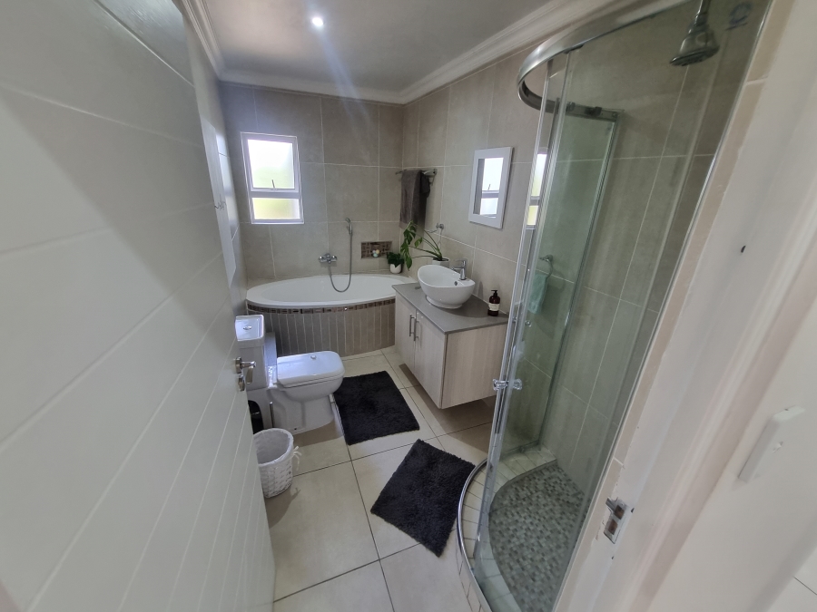 5 Bedroom Property for Sale in Laguna Western Cape